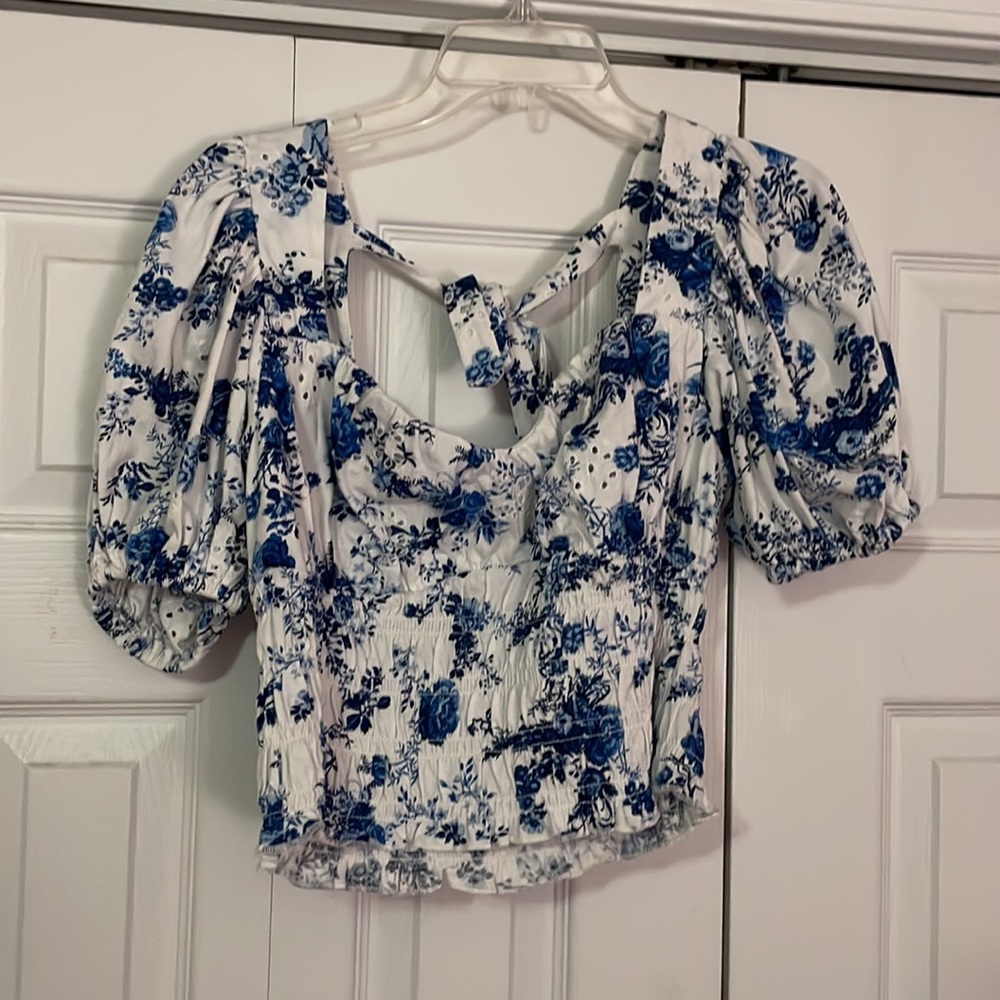 Floral puff sleeve top